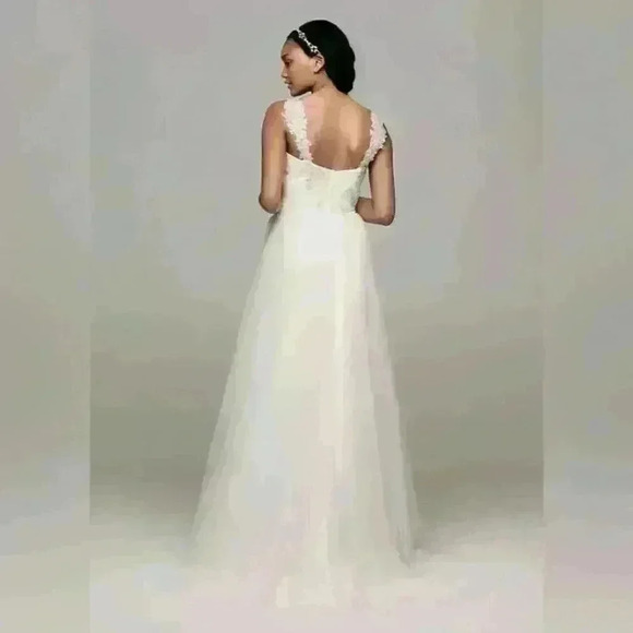 DAVID'S BRIDAL COLLECTION
Tank‎ Tulle A-line Wedding Dress w/ Lace - Picture 2 of 14